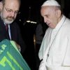 Papa Francisc a primit tricoul echipei Chapecoense cu numarul 71